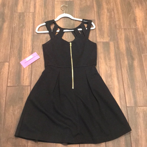 Black Dress - Picture 4 of 4